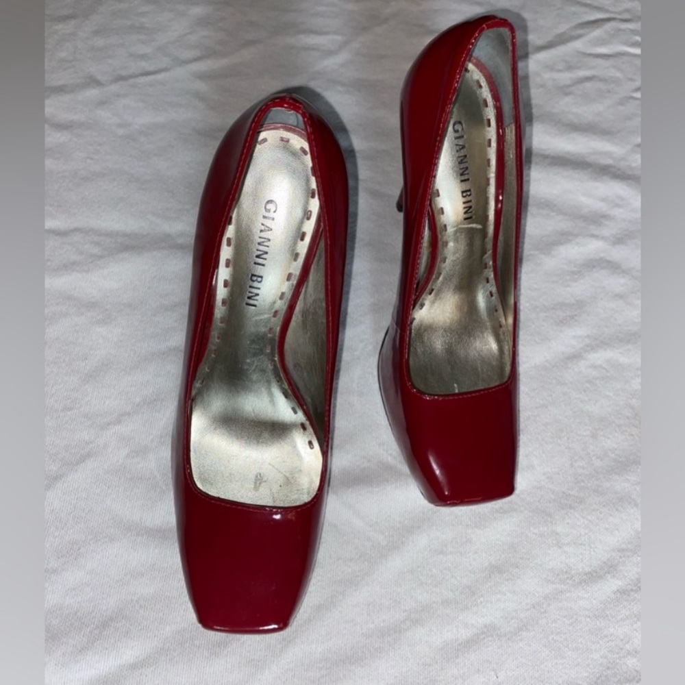 Gianni Bini Red Suede Heels Square Toe size 6.5